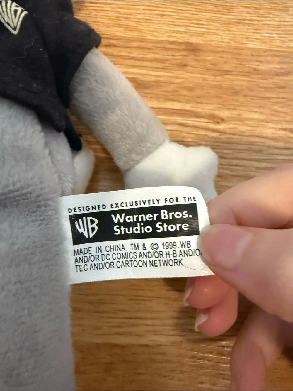 1999 Special Edition WBSS Warner Brothers Store Bugs Employee Bugs Bunny Beanie